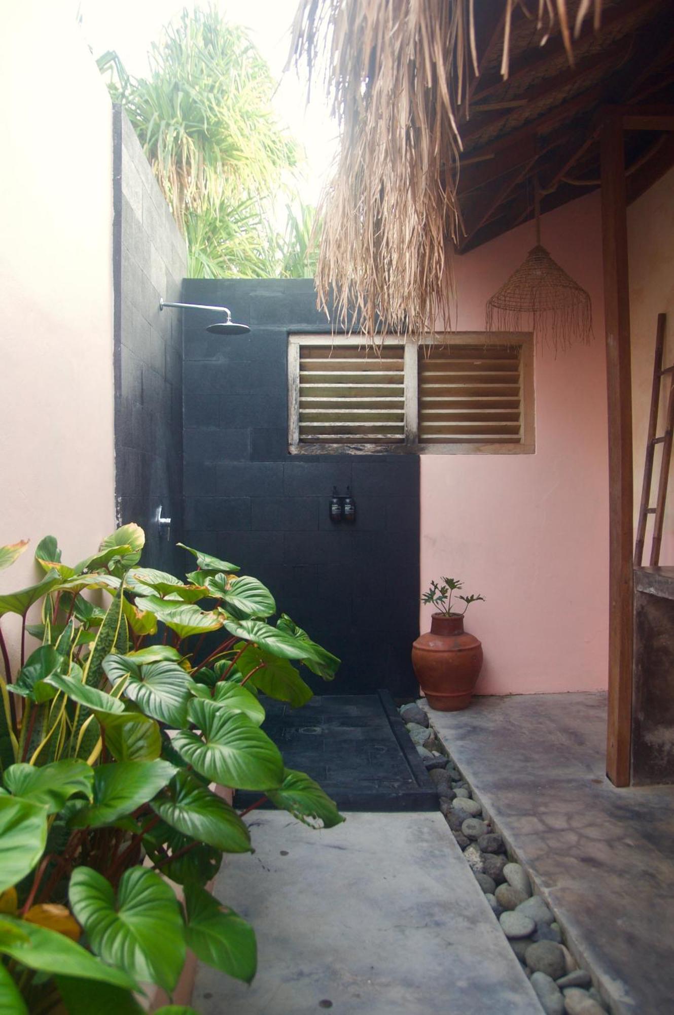 Owa Lodge Areguling Kuta  Phòng bức ảnh